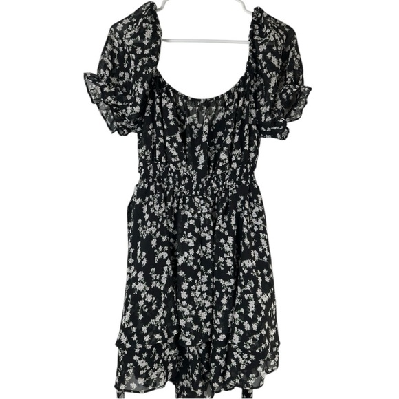 LOVE TREE Women's Floral Ruffle Sleeve Romper, Size Large - Picture 4 of 9